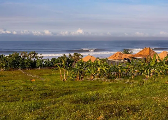 Medewi Secret Surfcamp 4*