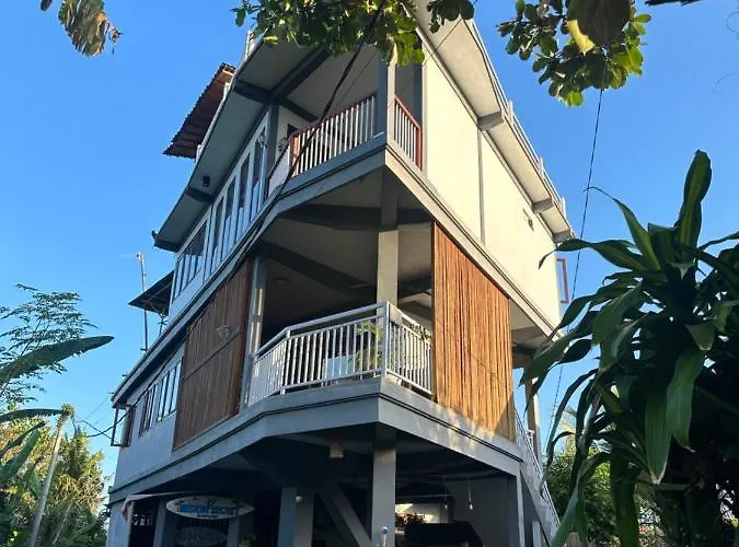 Guest house Medewi Secret Surfcamp 4*