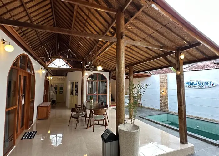 Medewi Secret Surfcamp Guest house Pulukan