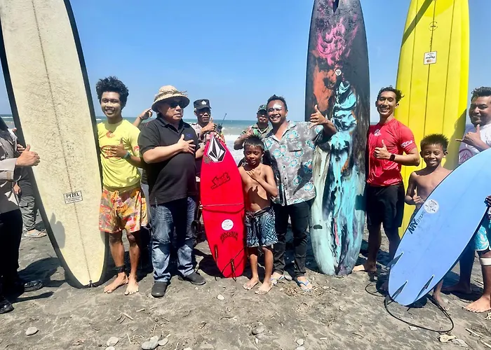 Medewi Secret Surfcamp 4*