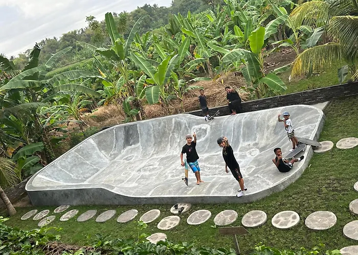 Medewi Secret Surfcamp 4*