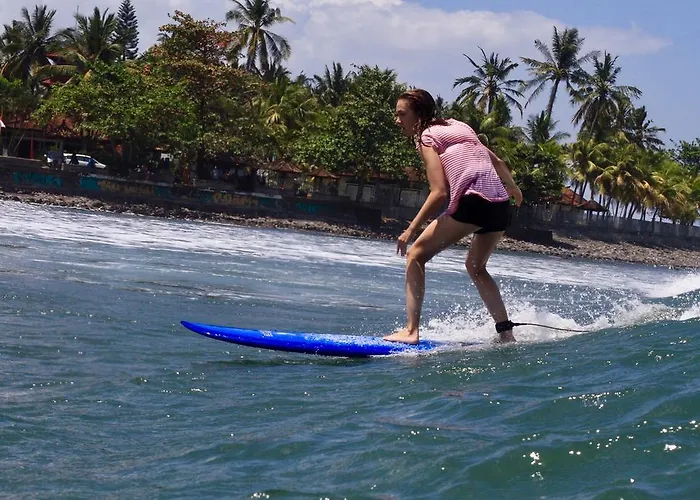 Medewi Secret Surfcamp 4*