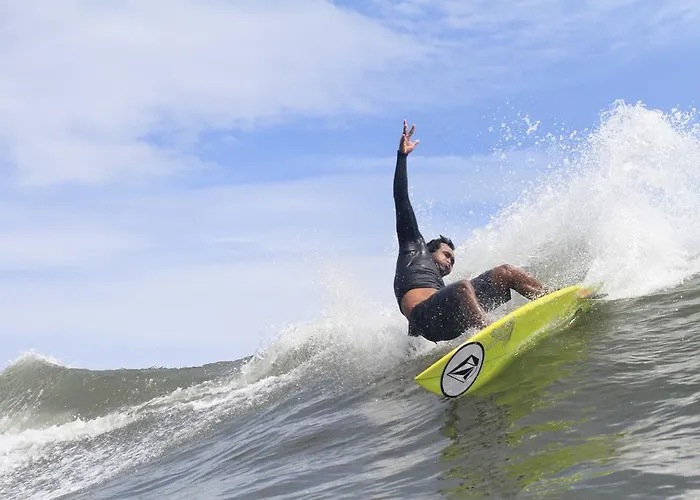 Medewi Secret Surfcamp 4*
