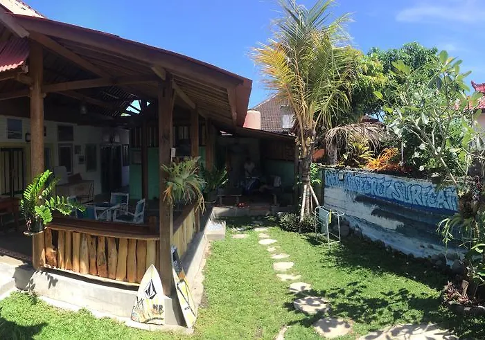 Medewi Secret Surfcamp Guest house Pulukan