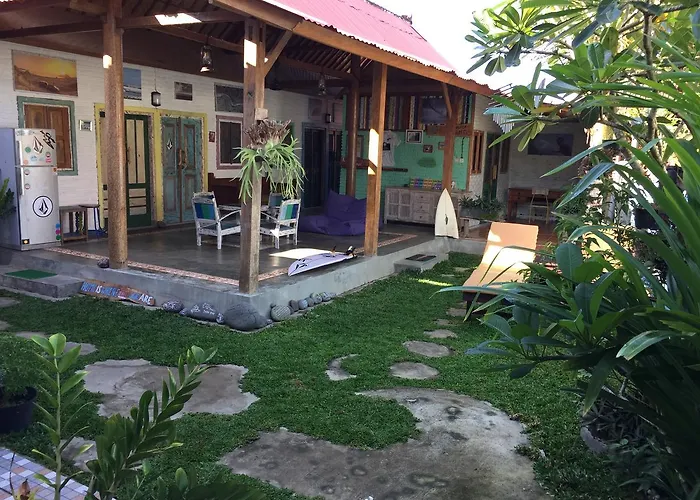 Medewi Secret Surfcamp Pulukan